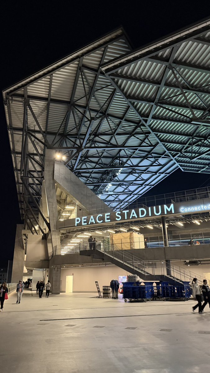 k_midnight's tweet photo. #セレサポ長崎遠征

今日は一日お疲れ様でした。
セレサポの方、長崎サポの方、ありがとうございました。
一日楽しく過ごさせていただき、長崎という街の懐の深さを実感した一日でした。
8月9日の事やその後のことは私自身はまだまだ不勉強です。そこも心に刻んで、また近いうちに伺います。 https://t.co/lSaw9KTW9V