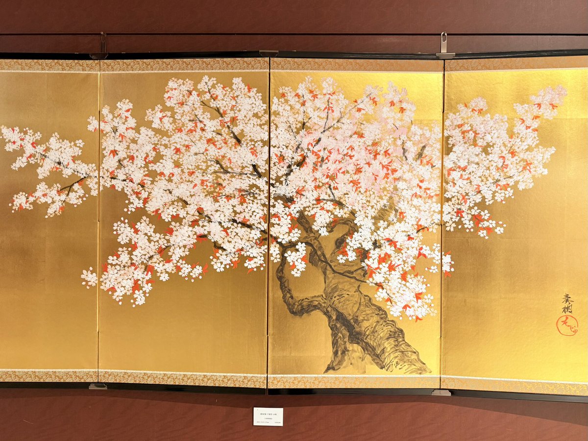 2階、3階では、 風景・日本画・墨彩といった多彩なジャンルの屏風の