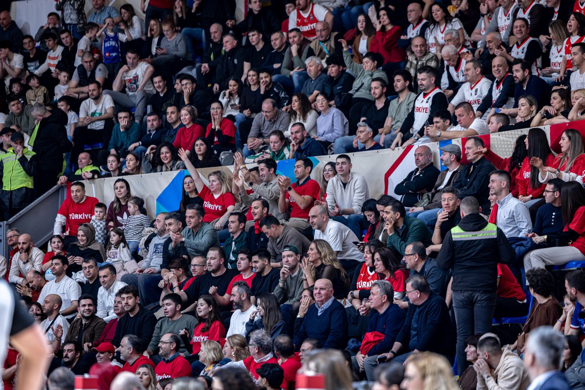 TBF's tweet image. Sırbistan deplasmanında Ay-Yıldızlılarımızın yanında olarak destek veren herkese teşekkürler. ❤️🇹🇷

#BizBirlikteyiz 

#FIBAWC x #StepItUpTürkiye