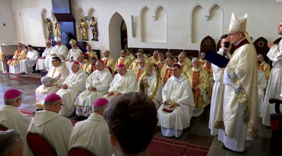 EpiskopatNews's tweet photo. Podziękowaniami za obecność i wspólną modlitwę zakończył się #ngres bp. Krzysztofa Zadarki do katedry w Koszalinie.
Niech Duch Święty obdarza potrzebnymi łaskami w prowadzeniu Kościoła koszalińsko-kołobrzeskiego! https://t.co/v0TBPhYdgZ