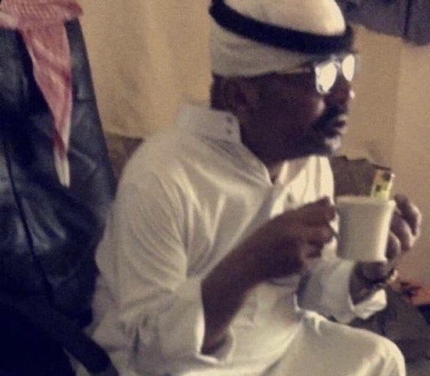g2vvc_'s tweet photo. وضع العمانين وهو يراقب الحرب https://t.co/60k2m8OrqH