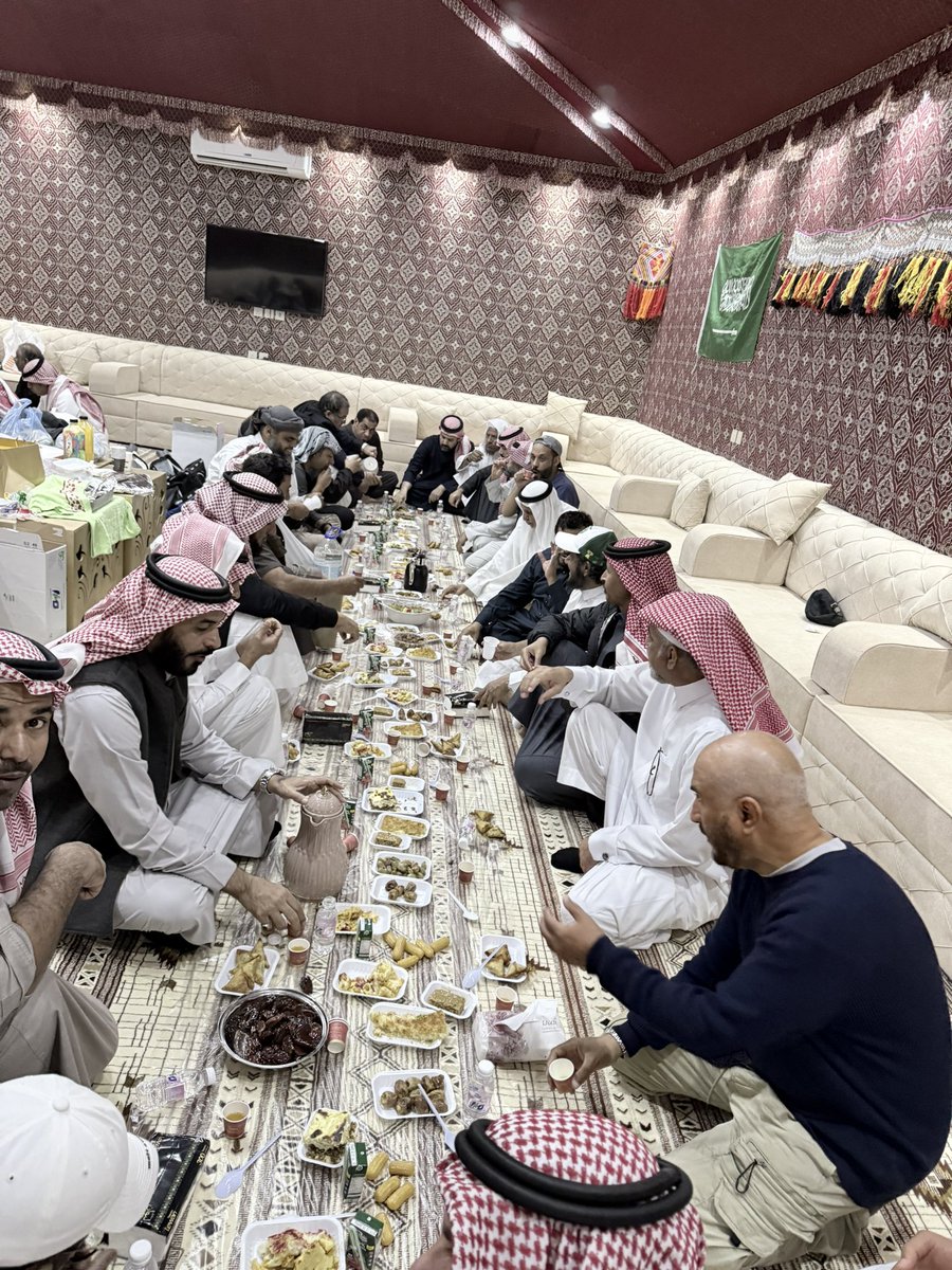 amaitt70's tweet photo. بحمد الله وتوفيقه في ليله من ليالي رمضان المبارك  يوم الجمعه الموافق ١٠ رمضان ١٤٤٧هـ في لفته رمضانيه جميله  قام فريق التحدي والصمود بالطائف بقياده الكابتن محمد اليوسي بلاجتماع السنوي الرابع لهم في ليله من اجمل الليالي على مائده الافطار والسحور شكرا لمن لبا الدعوه https://t.co/D1vzhpbLak