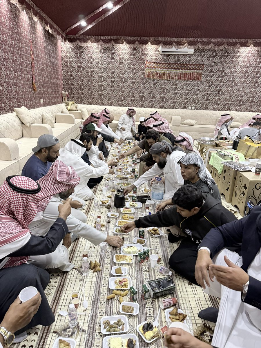 amaitt70's tweet photo. بحمد الله وتوفيقه في ليله من ليالي رمضان المبارك  يوم الجمعه الموافق ١٠ رمضان ١٤٤٧هـ في لفته رمضانيه جميله  قام فريق التحدي والصمود بالطائف بقياده الكابتن محمد اليوسي بلاجتماع السنوي الرابع لهم في ليله من اجمل الليالي على مائده الافطار والسحور شكرا لمن لبا الدعوه https://t.co/D1vzhpbLak