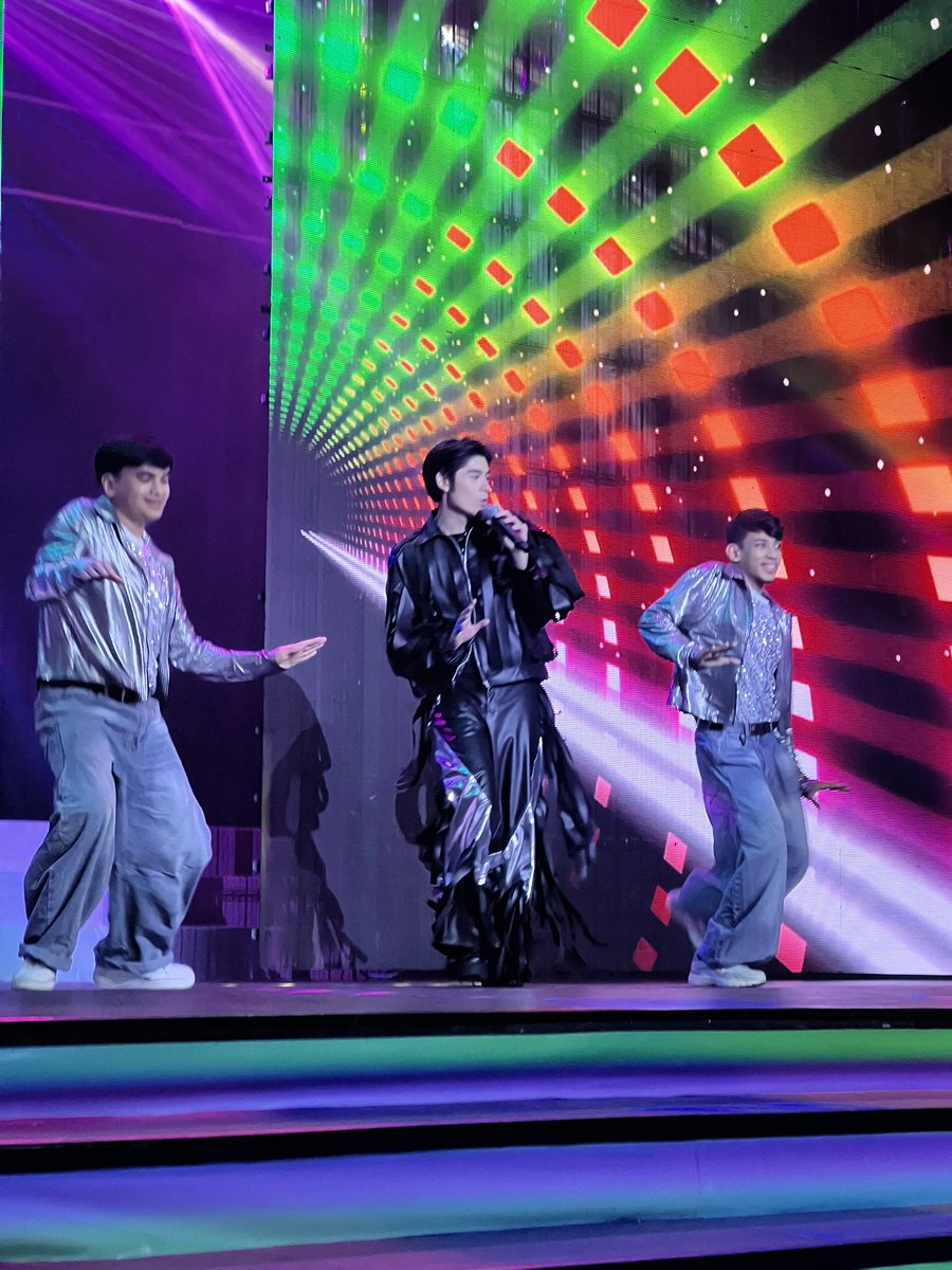PBBabscbn's tweet photo. Clifford and Carmelle perform sa Big Night stage!

#PBBCollab20TheBigNight https://t.co/fonSE6EWlT