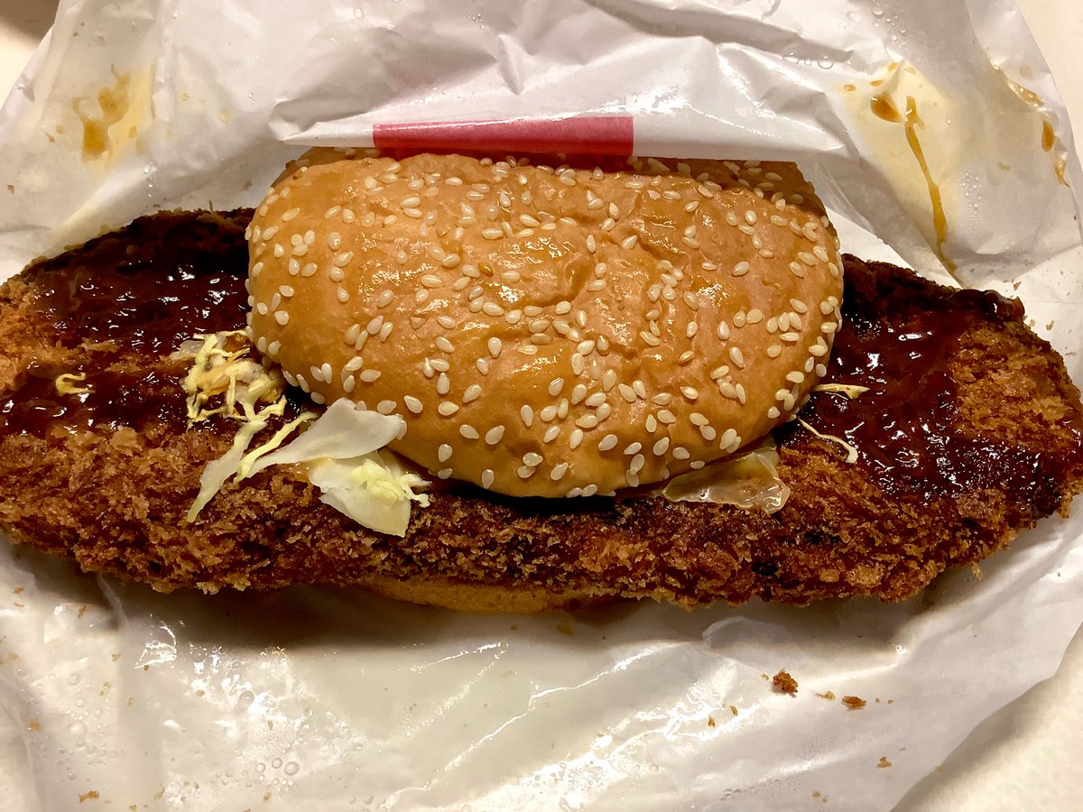 shadow_nori's tweet photo. ドムドム
わんぱくメンチカツバーガー

(わんぱくすぎる……) https://t.co/D8CgTezdha