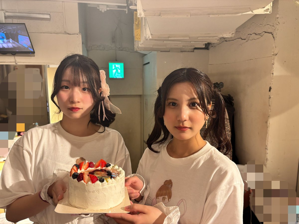 kasumiffy_8's tweet photo. ケーキ持ってく前の顔😐🎂 https://t.co/xfImcWgGgo