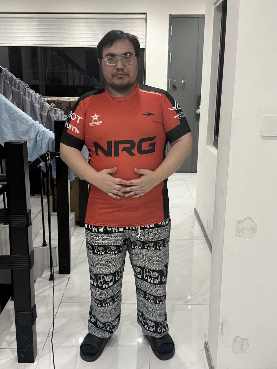 XLG hvoya tweet media