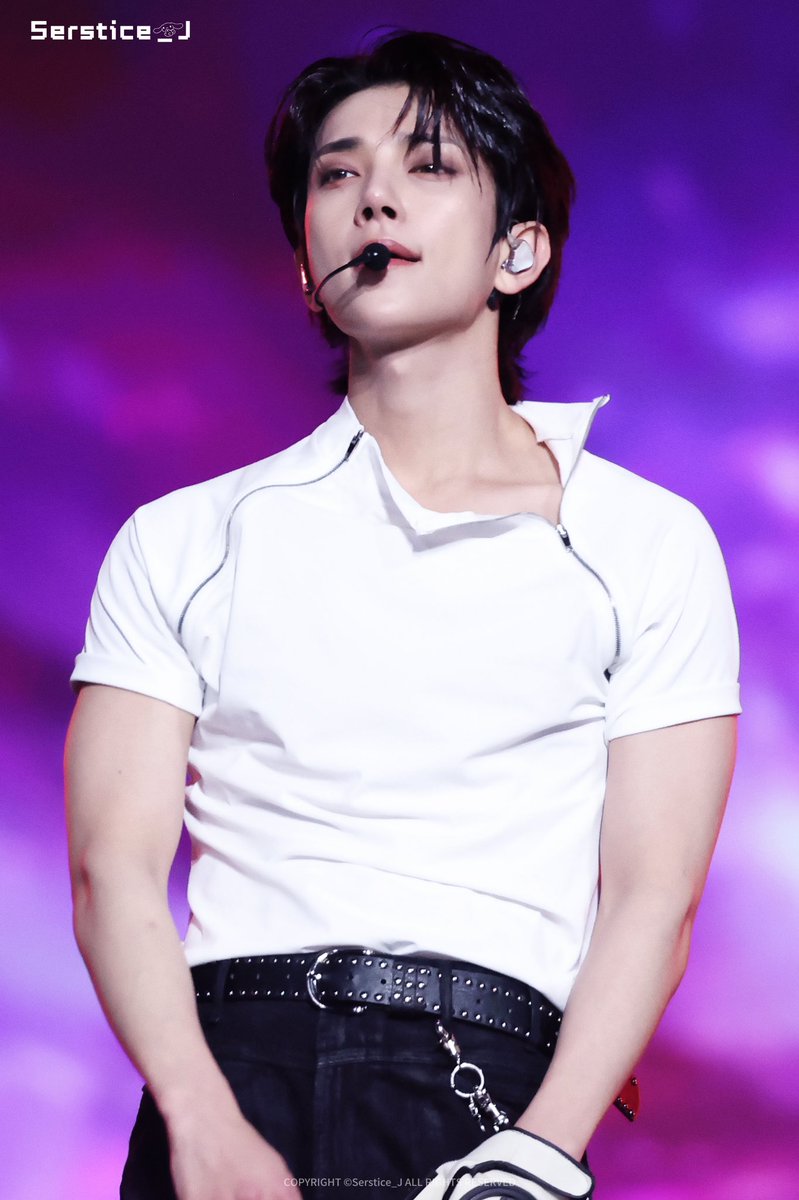 스스로 쇄골을 보이게 만들었다는거냐 지금?