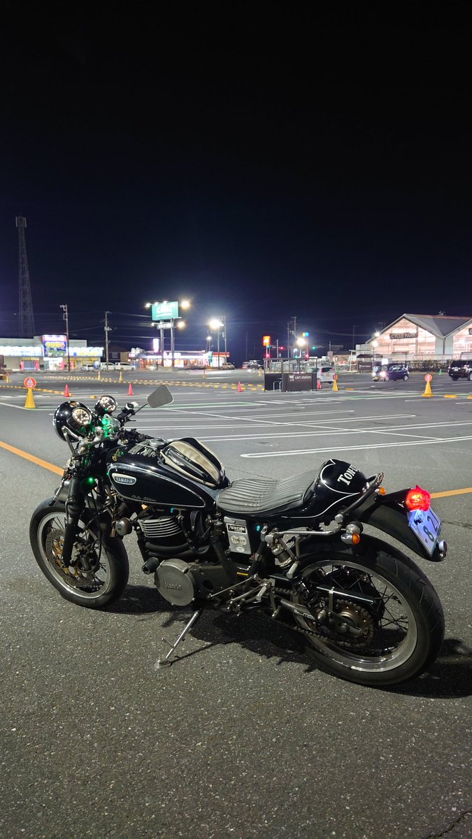 69Chiba's tweet image. 今日も一日お疲れ様でした♪🌃

夜のデイトは危険すぎるからなんて
だからどうした お前の気持ちだろ
そのドアを力いっぱい 閉めれば済む事さいつまで少女でいる気なのさ

土曜の夜さ連れ出してあげる

 #COMPLEX
 #恋をとめないで