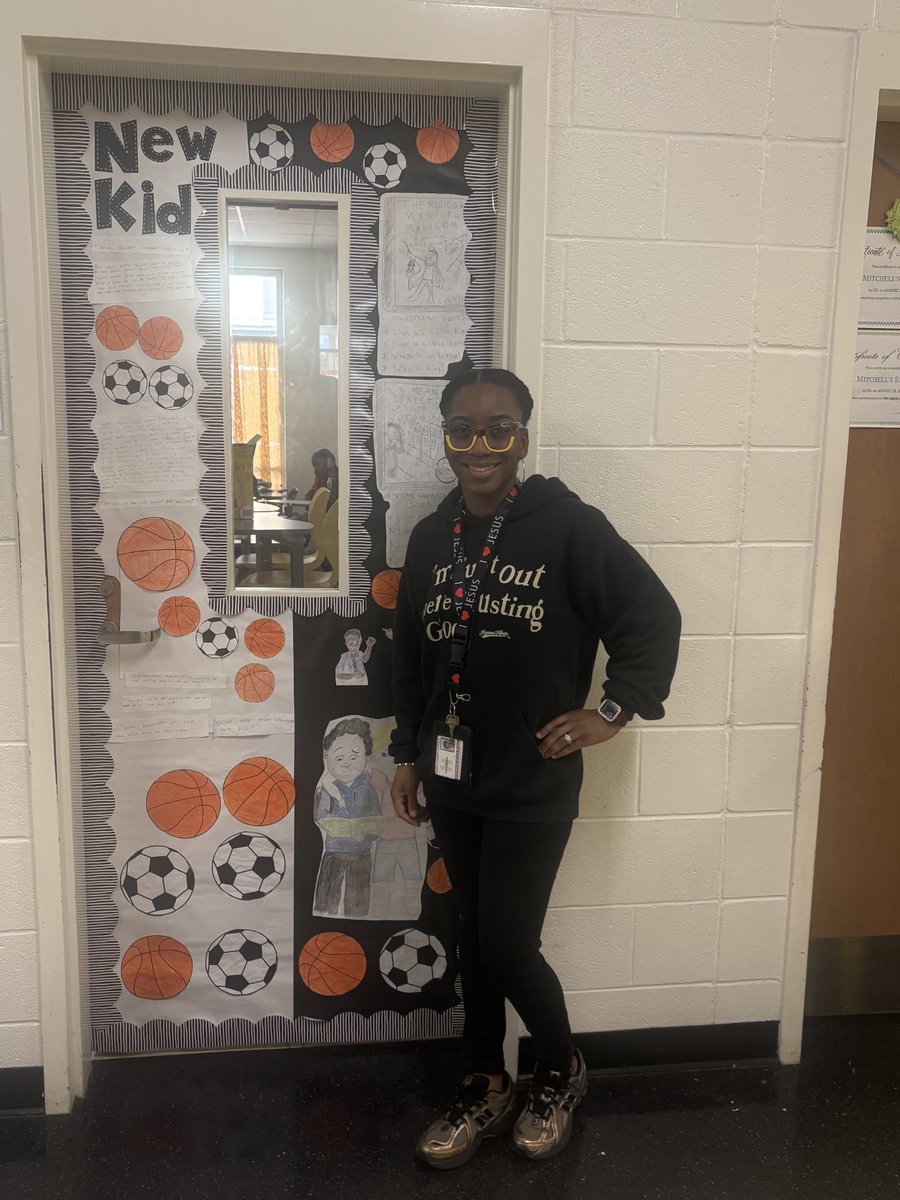 CynthiaByron4's tweet photo. I would like to thank our teachers for their time, effort, and commitment to fostering a culture of literacy in our school. #InfluenceMatters #WarHawksRead @MMS_HCS https://t.co/etpBufGsed