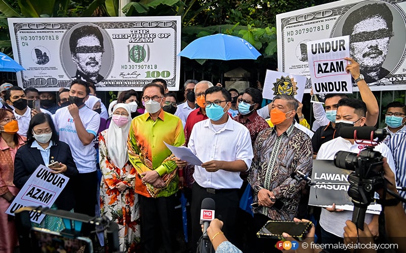 malaysia_baharu's tweet photo. @anwaribrahim HMMM...MELALAK JUGA DULU KAN https://t.co/PuwvnkypR7