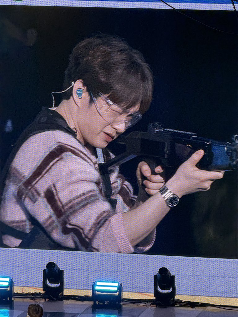 IM_LUCKY_CLOVER's tweet photo. 260228 HAPPY SUB’S DAY [CHECKMATE]

처음엔 멋있던 경찰이… 점점…????ㅋㅋㅋ
#이창섭 #LEECHANGSUB https://t.co/GNFmnXJL2G