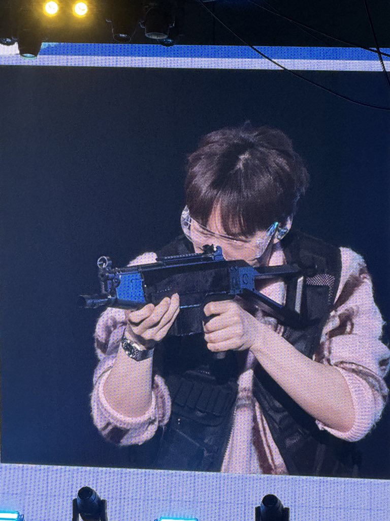 IM_LUCKY_CLOVER's tweet photo. 260228 HAPPY SUB’S DAY [CHECKMATE]

처음엔 멋있던 경찰이… 점점…????ㅋㅋㅋ
#이창섭 #LEECHANGSUB https://t.co/GNFmnXJL2G