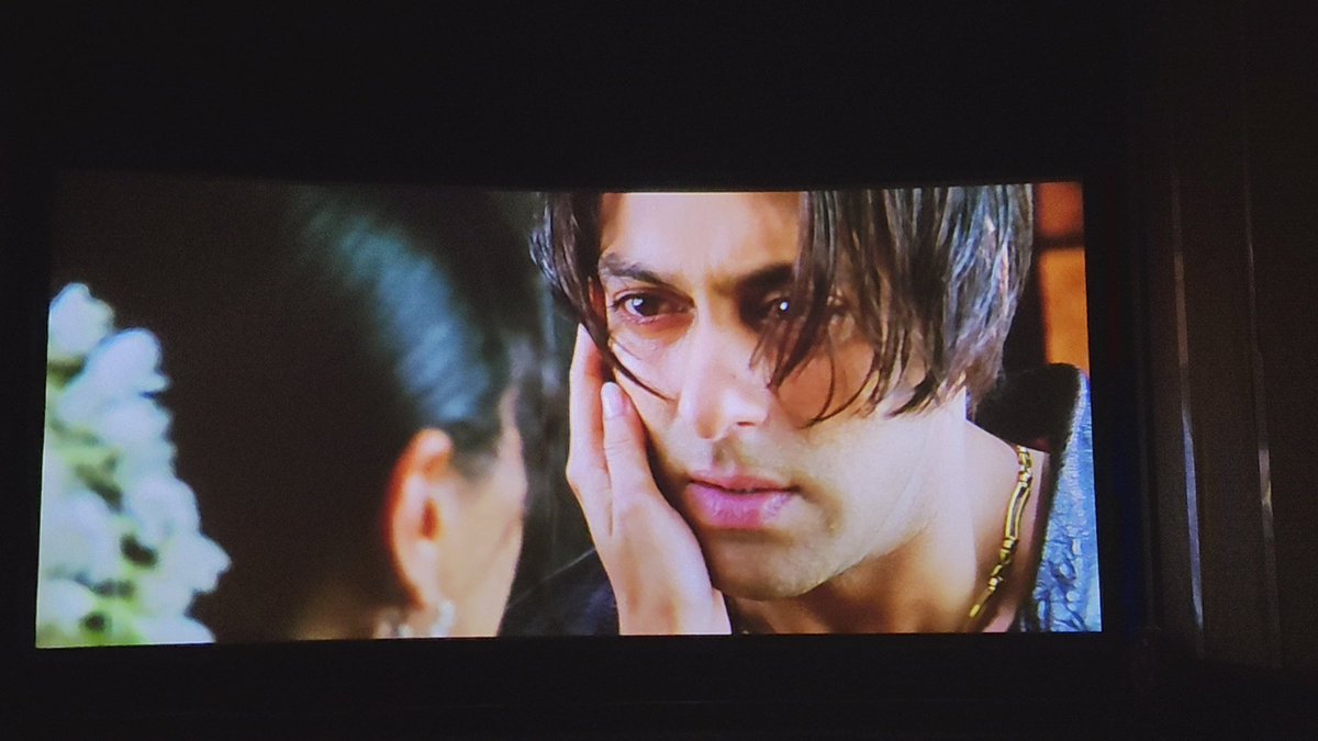 Sarkeshwarr's tweet image. Kabir Singh saiyara sab ka BAPP hai "TERE NAAM"
   Finally big screen par dekh liya Cult movie #TereNaam 🔥🔥🔥🔥
#Swag #Sigma #style only one RADHE🔥
#TereNaamMovie 
#TereNaamReRelease 
#BattleOfGalwan 
#SalmanKhan𓃵