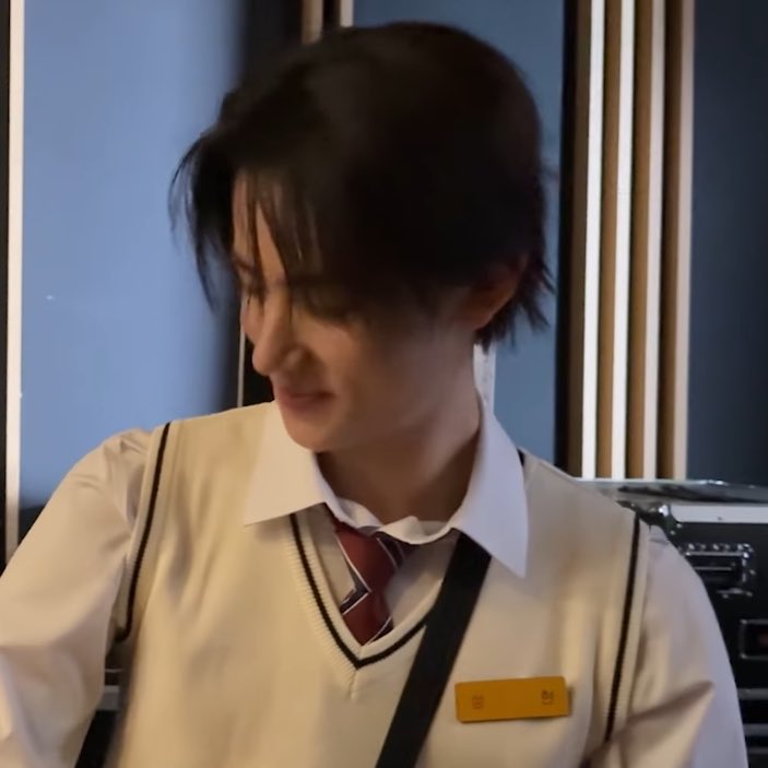 i will literally never get over 260205 mc uniform eom seonghyeon ;___) 💘 he looks so good here