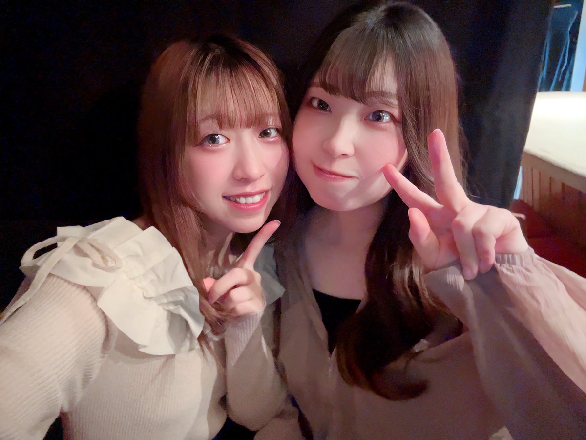 mika_y029's tweet photo. しらすのお誕生日お祝いしてきた🐟♡

心地良い歌声とギターの音色に癒されたり、しらすらしさ全開のMCに笑ったり、久々に会えて嬉しかったぁぁぁぁぁあ‼️
素敵な入場特典(ALT)まで頂いてしもた🥺♡

やっぱり落ち着くよきみの隣は。
しらちゃんだいすき～꜀(  ꜆-⩊-)꜆♡
お誕生日イブおめでとう🥳 https://t.co/ObaXew3vWf