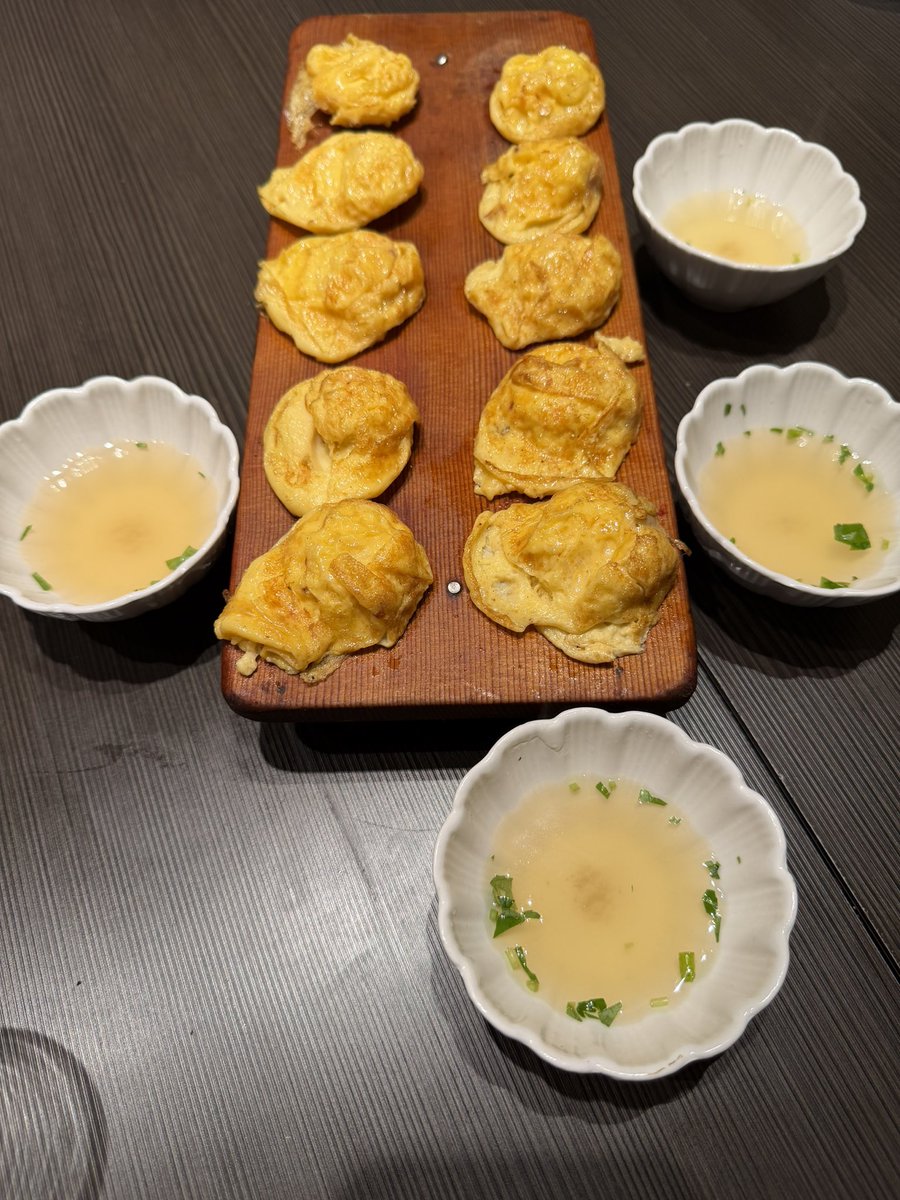 happyapooh's tweet photo. ジム終わりに夕飯無いからと
お誘いしたら
いつものジム友仲御一緒してくれた😆
毎週飲んでるやーん💦
週末はジムと飲み会🍻ばかりで
すいません…
もり家さんに初めて行ったけど
美味しかったし、ここの女将さんめっちゃ腰の低い方でリピ確定‼️
 #六甲駅
 #もり家
 #ジム友最高
 #BODYJAM
 #BODYPUMP https://t.co/YemwqVum98