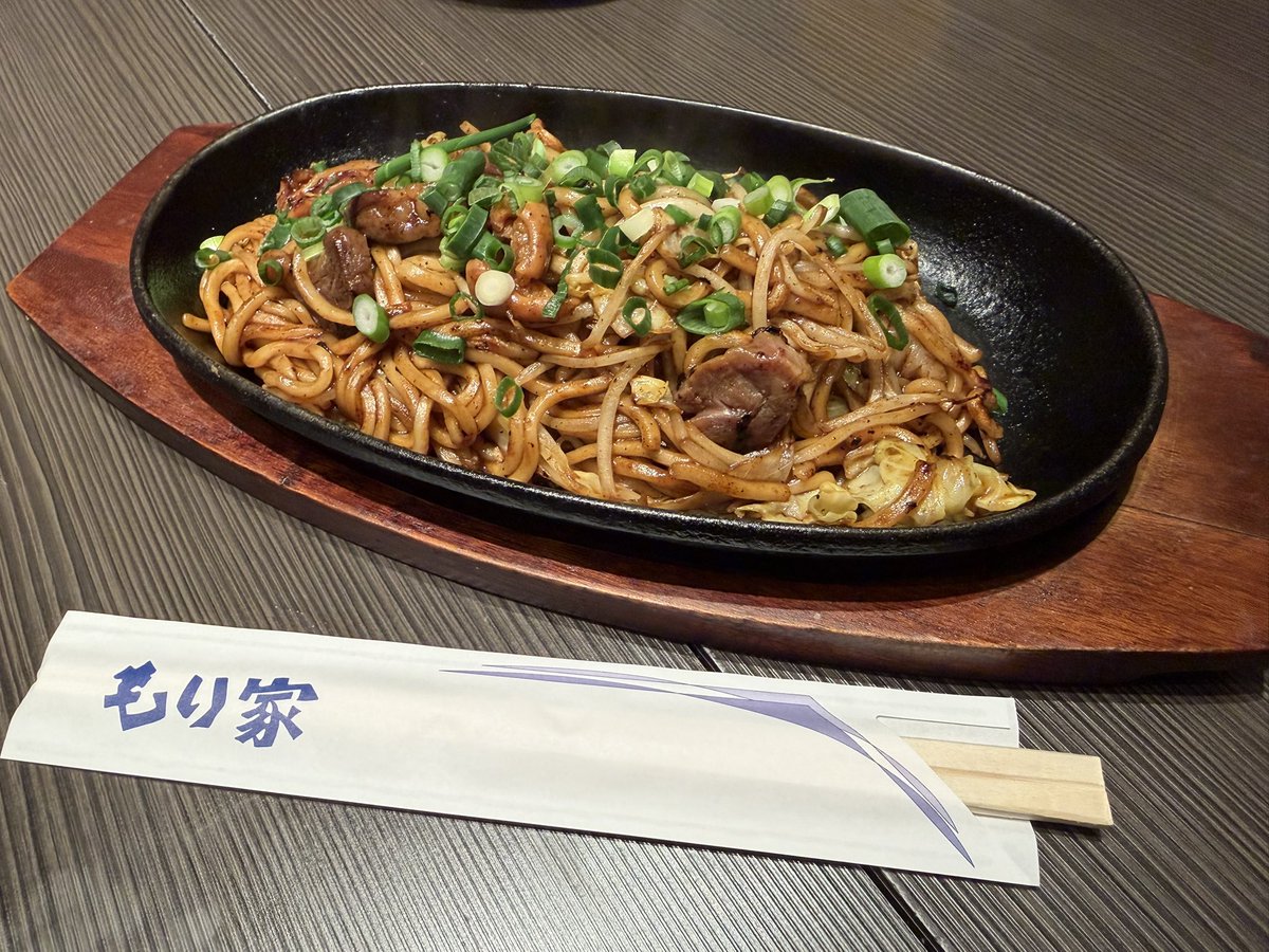 happyapooh's tweet photo. ジム終わりに夕飯無いからと
お誘いしたら
いつものジム友仲御一緒してくれた😆
毎週飲んでるやーん💦
週末はジムと飲み会🍻ばかりで
すいません…
もり家さんに初めて行ったけど
美味しかったし、ここの女将さんめっちゃ腰の低い方でリピ確定‼️
 #六甲駅
 #もり家
 #ジム友最高
 #BODYJAM
 #BODYPUMP https://t.co/YemwqVum98