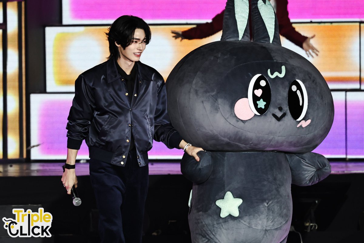 “วิน“ ”เมต้า“ สมฐาสุดๆ ในงาน POLCA FAM MEETING

TAYNEWPOLCASAN FAMILY TIME D1
#PolcaFamMeetingD1
#เตนิว #POLCASAN #TayNew
#Tawan_V #Newwiee 
#winmetawin