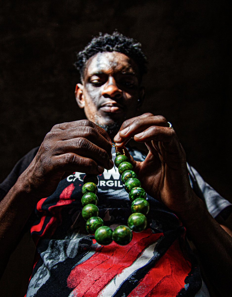 𝑨𝒖 𝑴𝒂𝒍𝒊, 𝒍𝒂 𝒇𝒂𝒃𝒓𝒊𝒄𝒂𝒕𝒊𝒐𝒏 𝒅𝒆 𝒄𝒐𝒍𝒍𝒊𝒆𝒓𝒔 𝒆𝒏 𝒑𝒆𝒓𝒍𝒆𝒔 𝒆𝒔𝒕 𝒖𝒏 𝒂𝒓𝒕𝒊𝒔𝒂𝒏𝒂𝒕 𝒓𝒊𝒄𝒉𝒆, 𝒎𝒆̂𝒍𝒂𝒏𝒕 𝒕𝒓𝒂𝒅𝒊𝒕𝒊𝒐𝒏𝒔 𝒂𝒏𝒄𝒆𝒔𝒕𝒓𝒂𝒍𝒆𝒔 𝒆𝒕 𝒎𝒂𝒕𝒆́𝒓𝒊𝒂𝒖𝒙 𝒏𝒂𝒕𝒖𝒓𝒆𝒍𝒔.
@johnkalapo