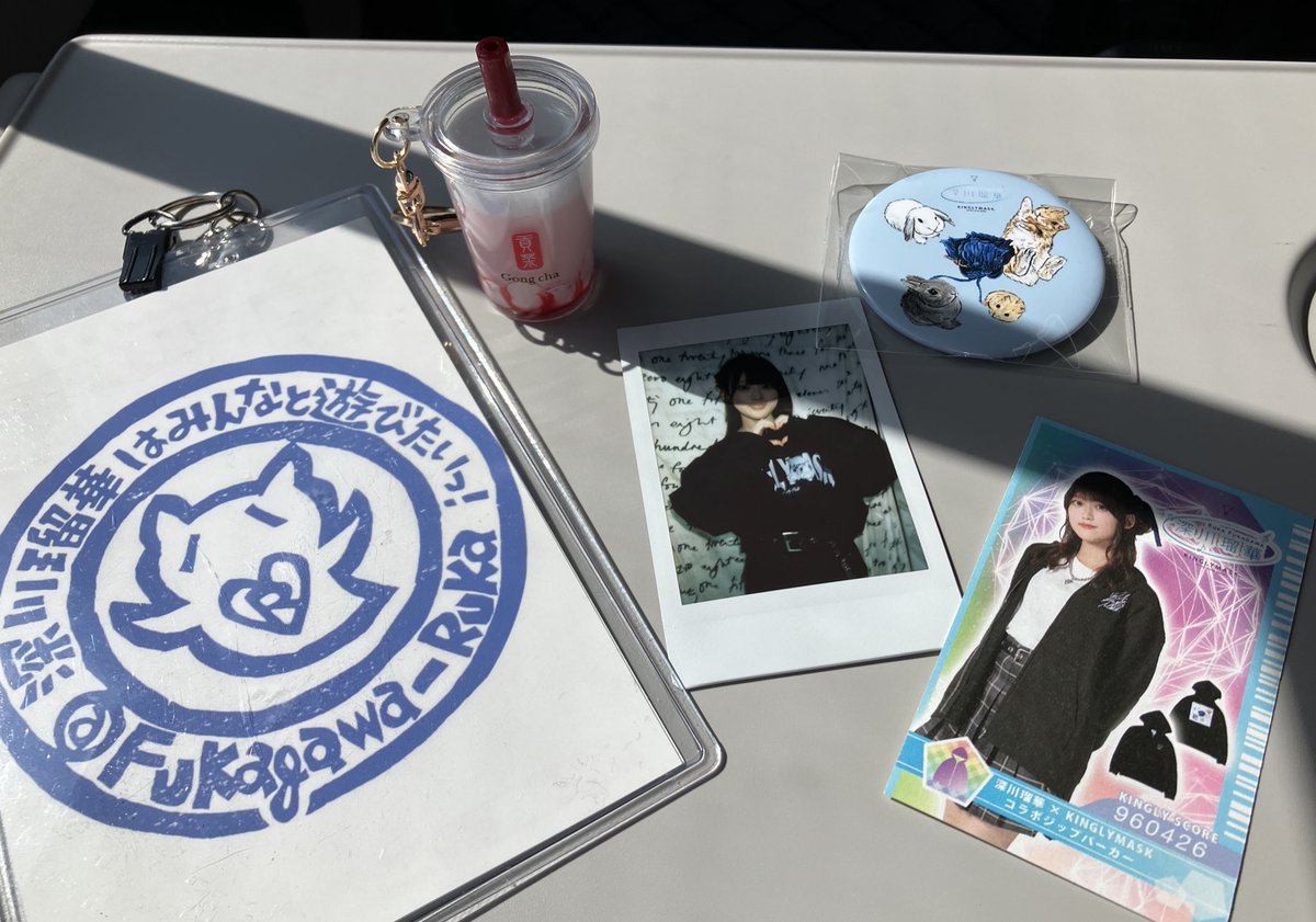 いちご杏仁美味しかった〜！ 帰りの電車で撮ったんだけど、るかるん