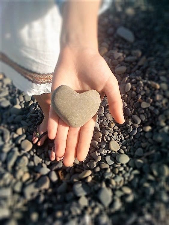 تیرےجانے کے بعد جو میں رہ جاؤں گا وہ مجھ سے تو نہیں سمنبھلتا
اس لئے پتھر کر لیا ھے دل کو، اب یہ کہیں نہیں پگھلتا 

ذاکر حسین ~