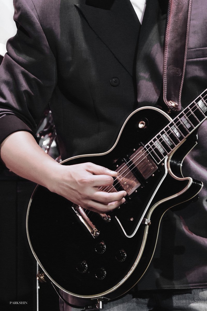 𝐒𝐇𝐈𝐍 tweet media