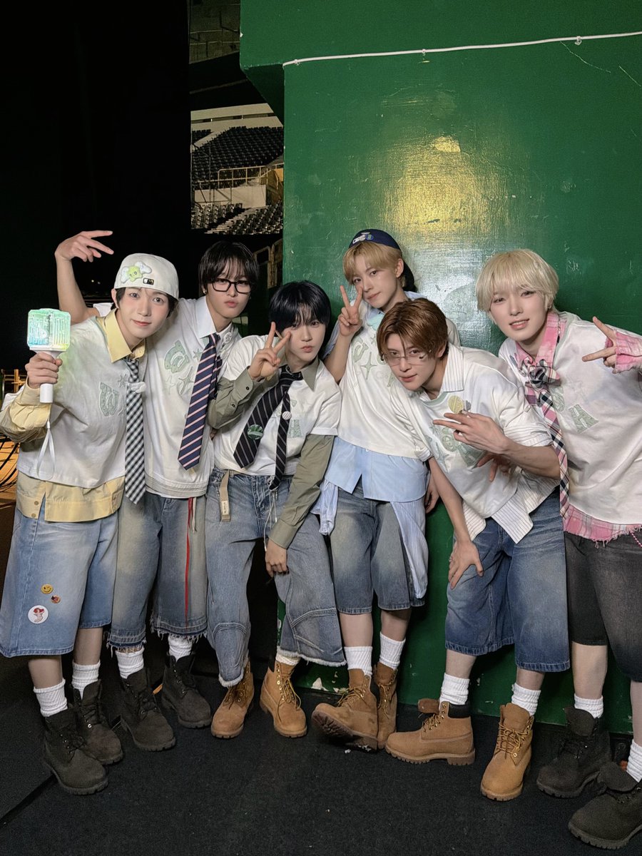 오늘 로그인 때 이후로 약 9개월만에 타이베이에 와서 첫 단독 콘서트를 했는데요
시즈니분들의 뜨거운 응원덕분에 정말 행복한 시간 보낸 것 같아요!!💕
가오슝에도 다시 올꺼니까 기다려 주세요✨

今天距離LOG in來台北已經約9個月了，這次帶著首次單獨演唱會回來。