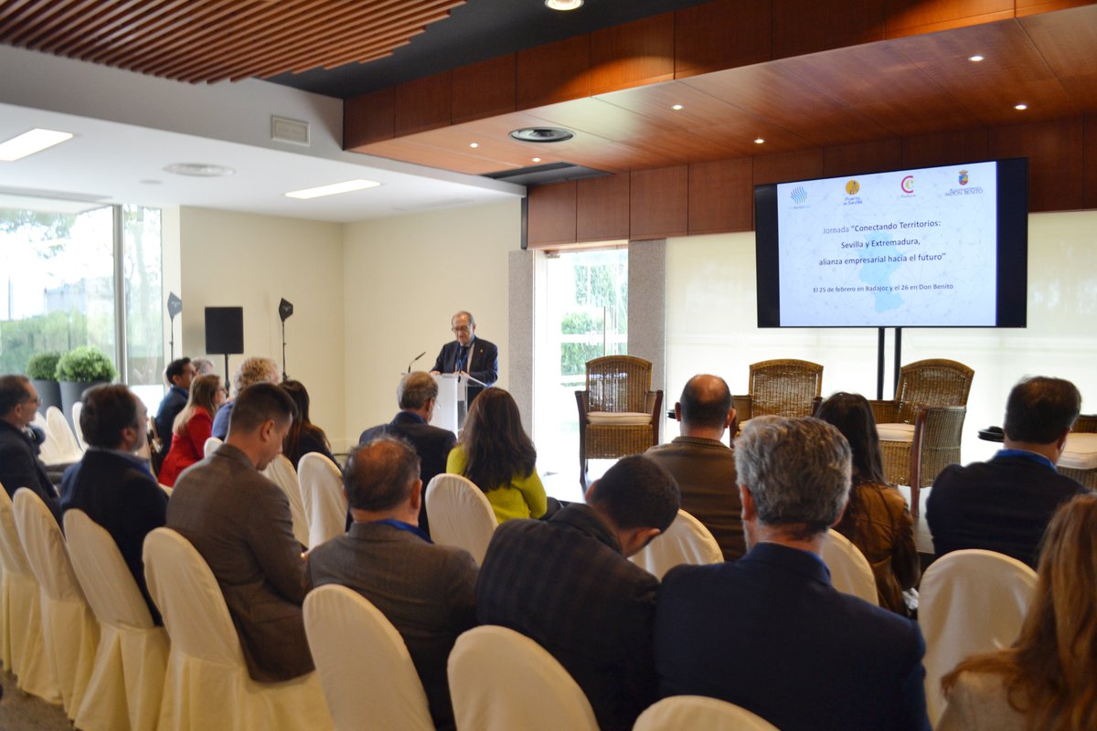 prosevillaport's tweet photo. La segunda jornada del encuentro "Conectando Territorios: Sevilla y Extremadura, alianza empresarial hacia el futuro" ha tenido lugar en Don Benito, con la colaboración del @Ayto_DonBenito y la asistencia de más de un centenar de profesionales y empresarios de múltiples sectores. https://t.co/xzYz5AiY91