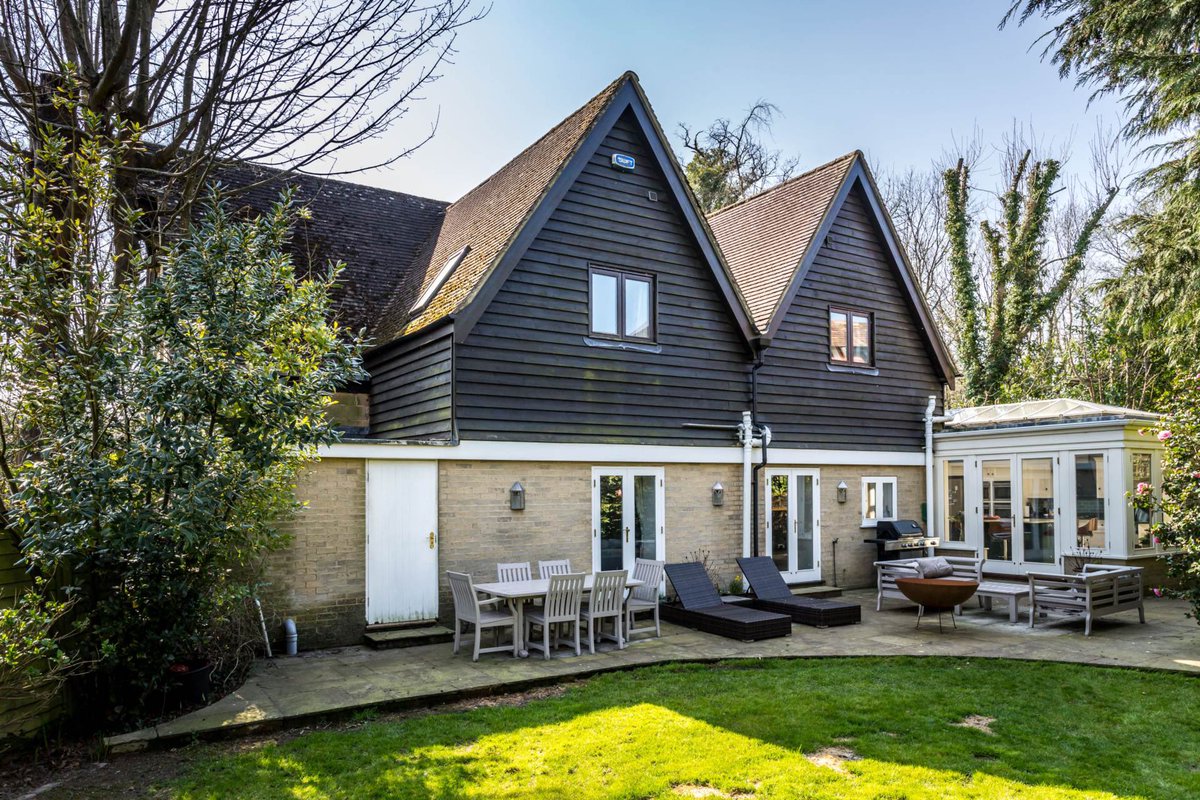FlyingFishUK's tweet photo. COMING SOON IN TUNBRIDGE WELLS! GUIDE PRICE £1.25m: Unique beautiful 4/5-bedroom school house conversion in sought after village location
https://t.co/ar4WtFzRdu
.
.
.
#tunbridgewells #tonbridge #bidborough #southborough https://t.co/xPbKFvBQl9
