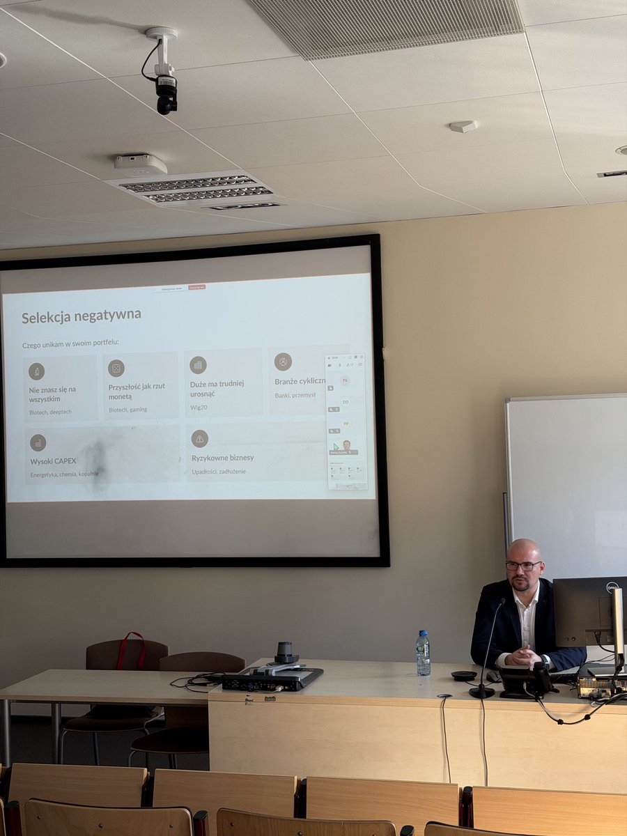 kamilgemra's tweet photo. Trwa inauguracja drugiej edycji studiów podyplomowych w @SGHWarsaw Finanse osobiste: oszczędzanie, inwestowanie, finansowanie. Po wykładzie @stec_andrzej czas na wykład @RChodkowski https://t.co/I1WsG8D3zz