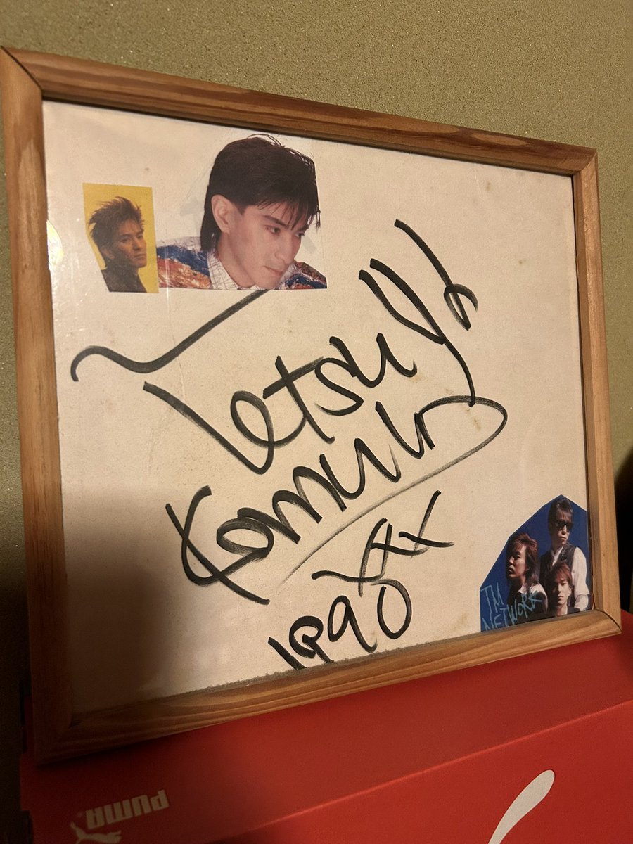 サインのチョメチョメチョメ(XXX)がKISSの意味だったとは #小室哲哉