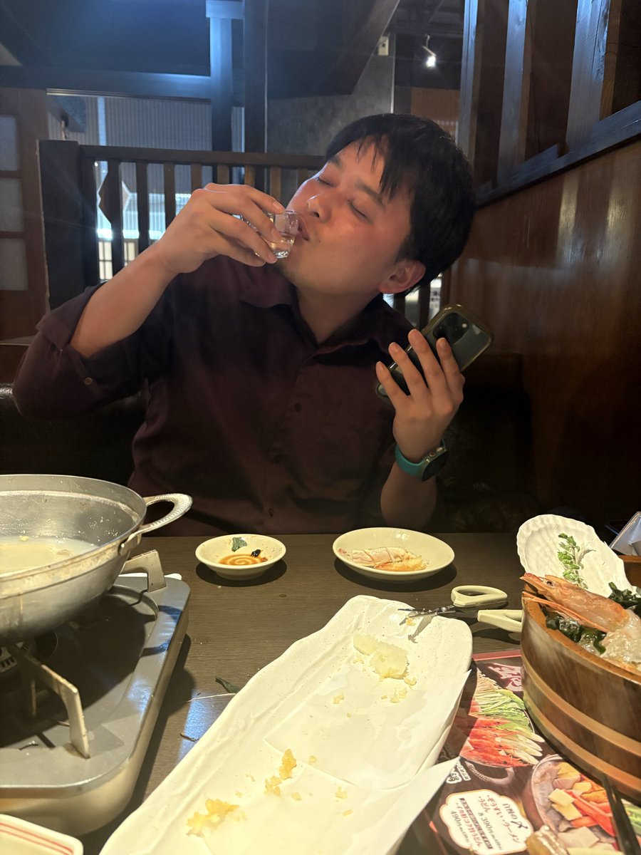 dio02092's tweet photo. 本日は、若獅子戦予選1日目でした。
2・3・1・2・1の+118.7で全体3位通過しました。
勉強したことがちゃんと出来て良かった！！
2回戦南3局まで、43000持ってたのに3着なった時は辛かったけど、2日目進めたので、明日も頑張ります。
(橘パイセンとなぜか同じホテルでした。) https://t.co/buSgC2c0dK