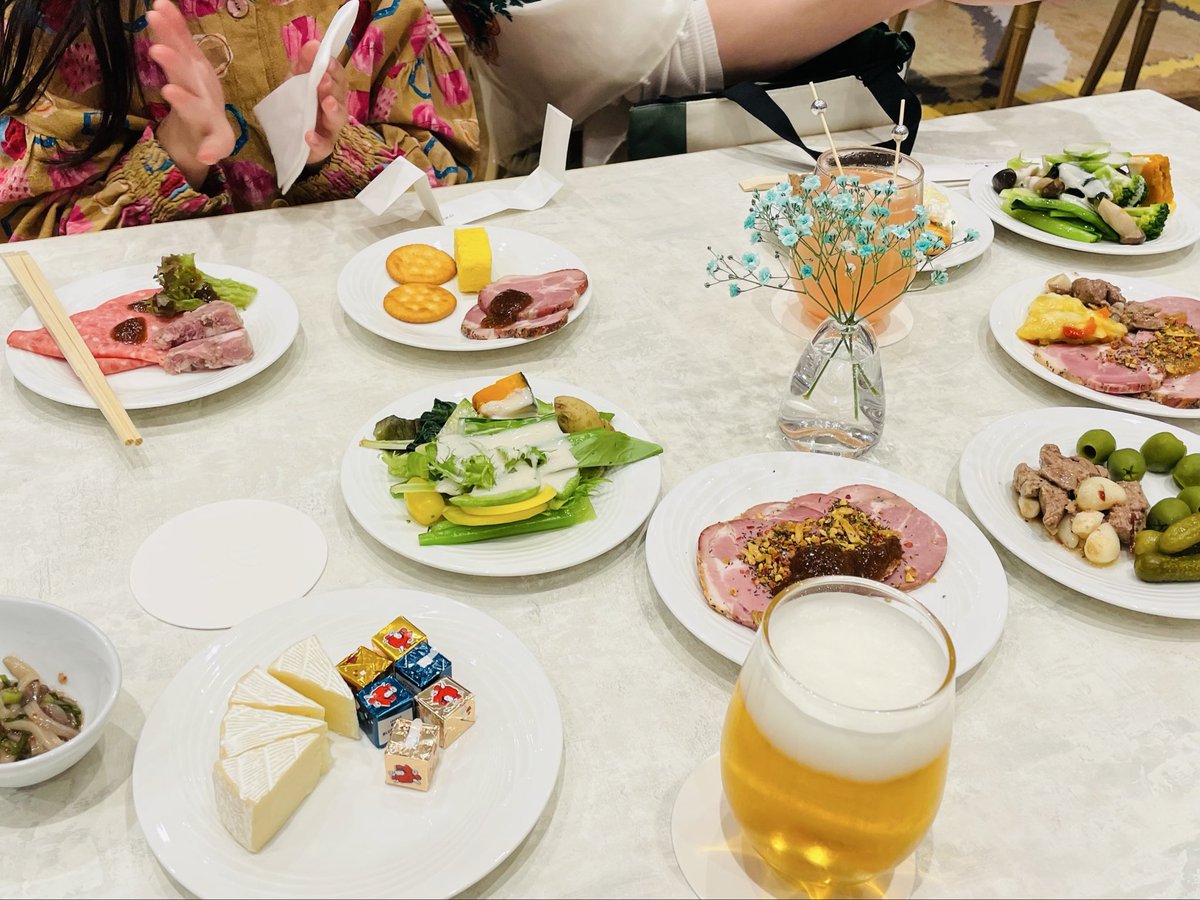 kyontra's tweet photo. 2日続けてラウンジビール飲める幸せ https://t.co/yeYRW86fVS