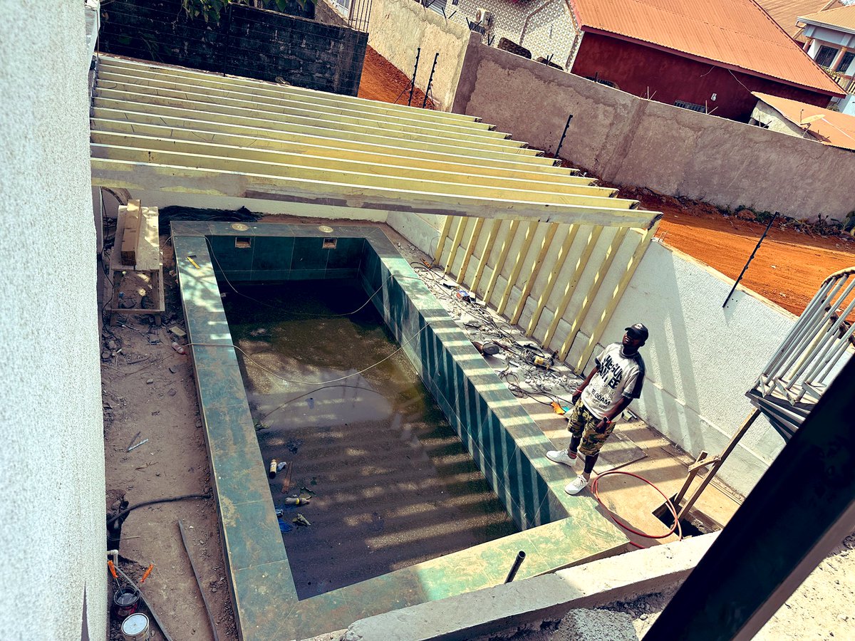 EmpereurBarry's tweet photo. SONFONIA
Dans son arrière cours, Nous transformons cet Espace en petit paradis privé… 
Après les pergolas, nous passons à la verdure et les Chutes Artificielles… ❤��❤️❤️ https://t.co/x7jUPrTly8