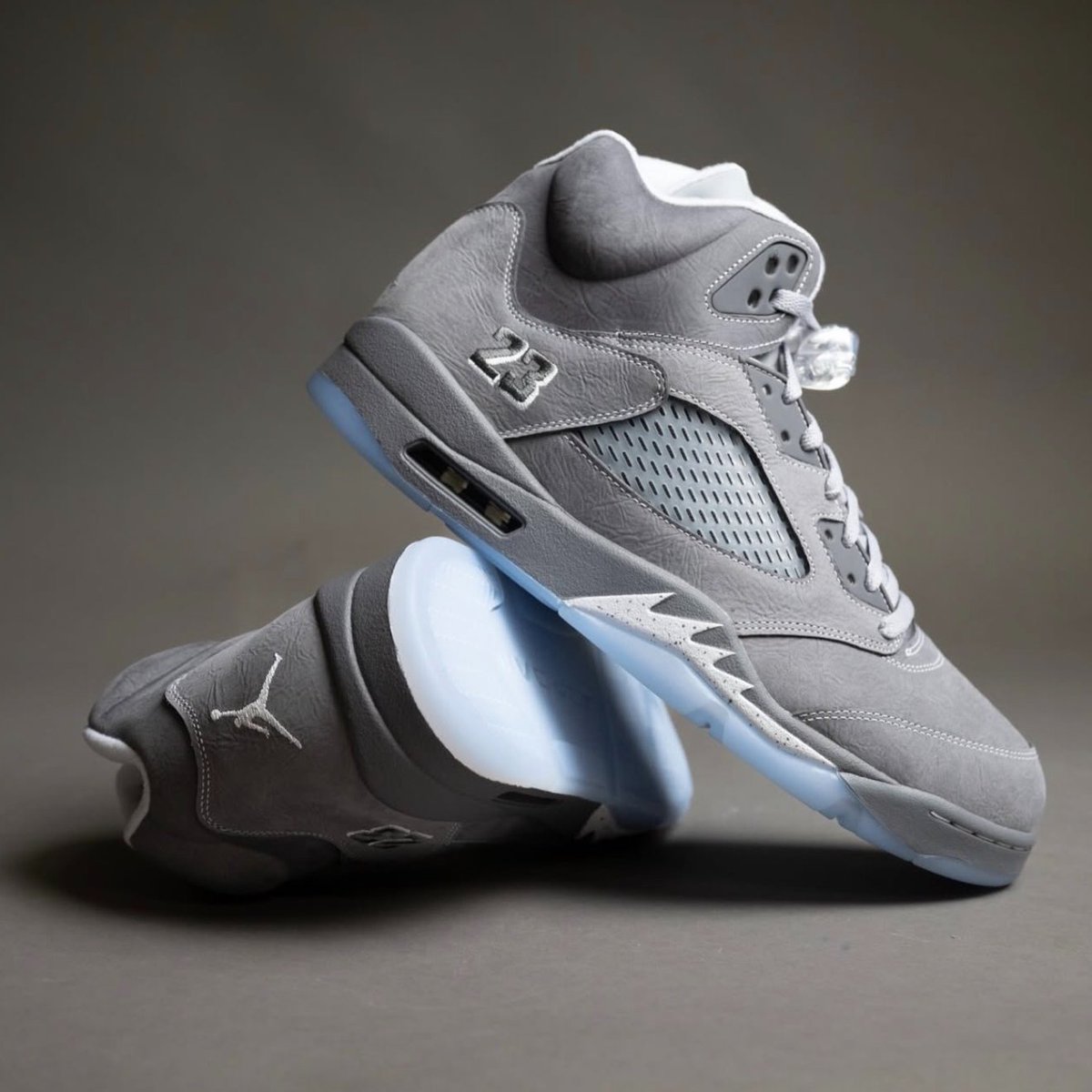 snkr_twitr's tweet photo. AD: LIVE in about 15mins 
Jordan Retro 5 'Wolf Grey'

WSS https://t.co/i92qLJxAXy
Nike https://t.co/5dcLRafIef
Xhibition https://t.co/U0hAH0FiBk
Footlocker https://t.co/LN1Qs6s9bt
Champs https://t.co/u9qe0EtixO
Finishline https://t.co/A1AZy5W6ya
JDSports https://t.co/foUjxIBDi4
Hibbett https://t.co/fiw1eqF1hE
Shiekh https://t.co/H6msZh8vVh
SnipesUSA https://t.co/5lbn4mrCj6
DTLR https://t.co/zsqseP2crR