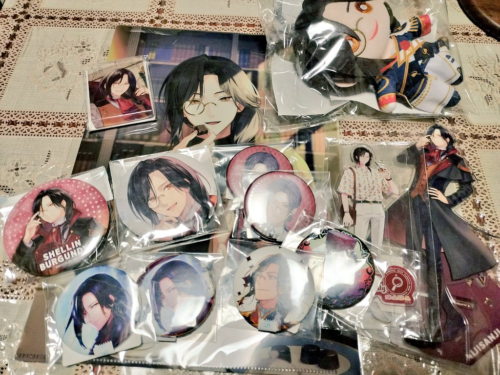 大阪日本橋いって、シェリンさんのグッズ全部買ってきた。もうだめだ。好きだ。むりだ。もうだれか止めてくれ。助けてくれ。