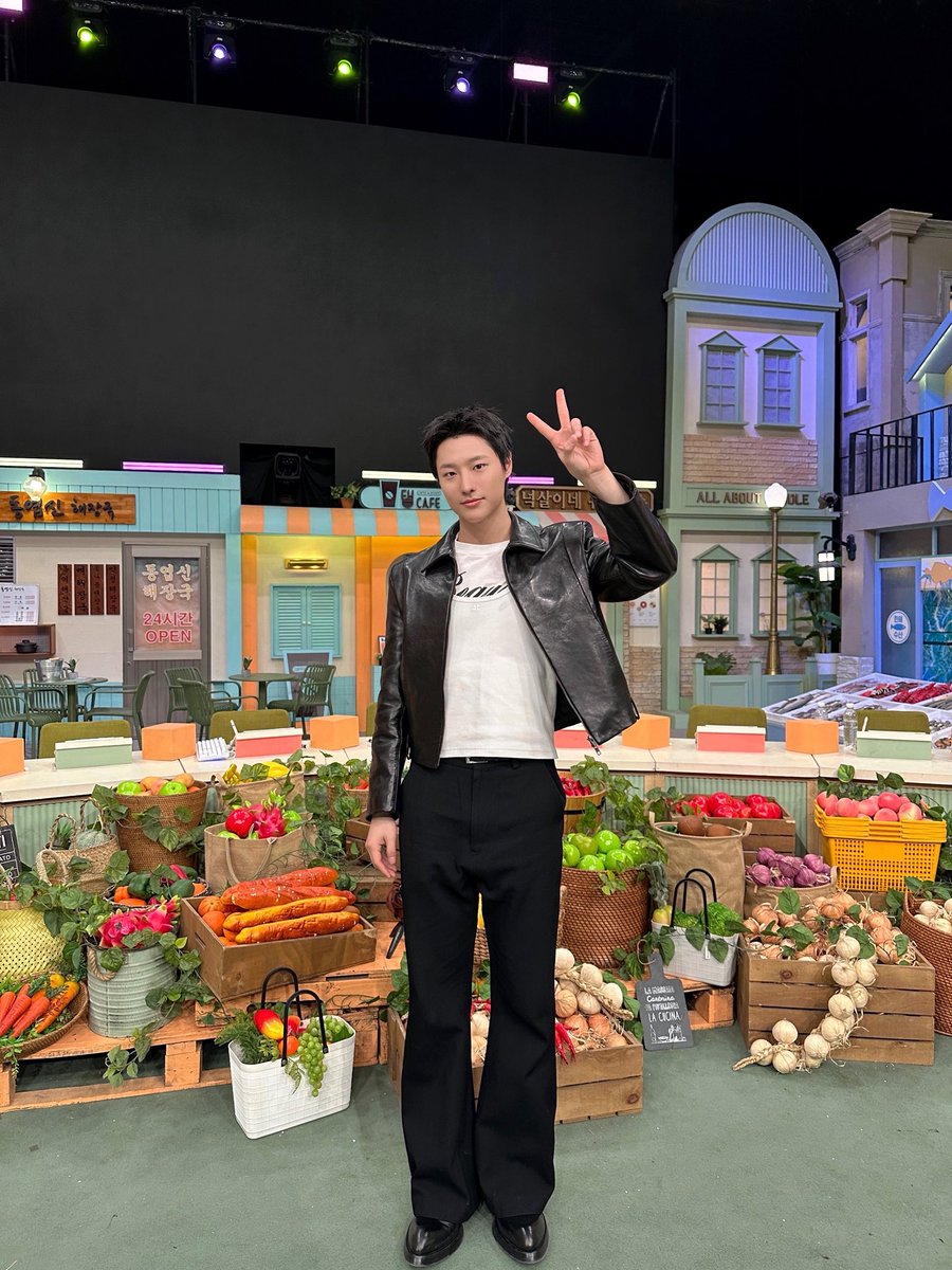 [📷]
260228 놀라운 토요일

왜 이제서야〰️ 놀토 나온 거야🥲
우즈 활약(?)과 포포몬쓰까지 보면 
무즈 완전 신나즈🧡

무즈가 ‘우즈야 예능 나와줘’ 했잖아?
그래서 놀토 바로 나왔어💙

#WOODZ #우즈
#놀라운토요일