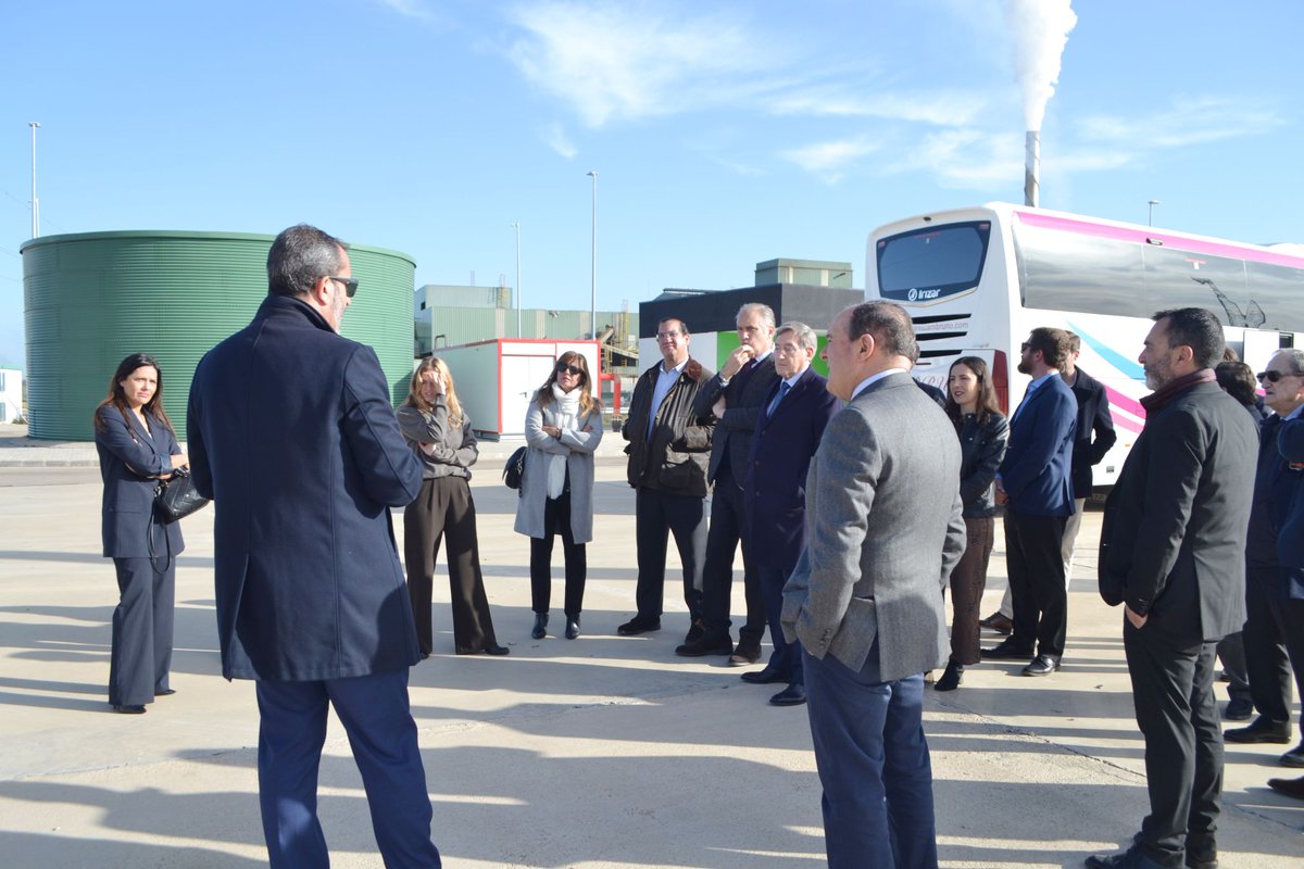 prosevillaport's tweet photo. Durante el Encuentro "Conectando Territorios: Sevilla y Extremadura, alianza empresarial hacia el futuro", la delegación sevillana ha visitado la terminal ferroviaria de Badajoz Plataforma Logística del Suroeste Europeo y la terminal ferroviaria de Mérida. https://t.co/hkup07Mzq5