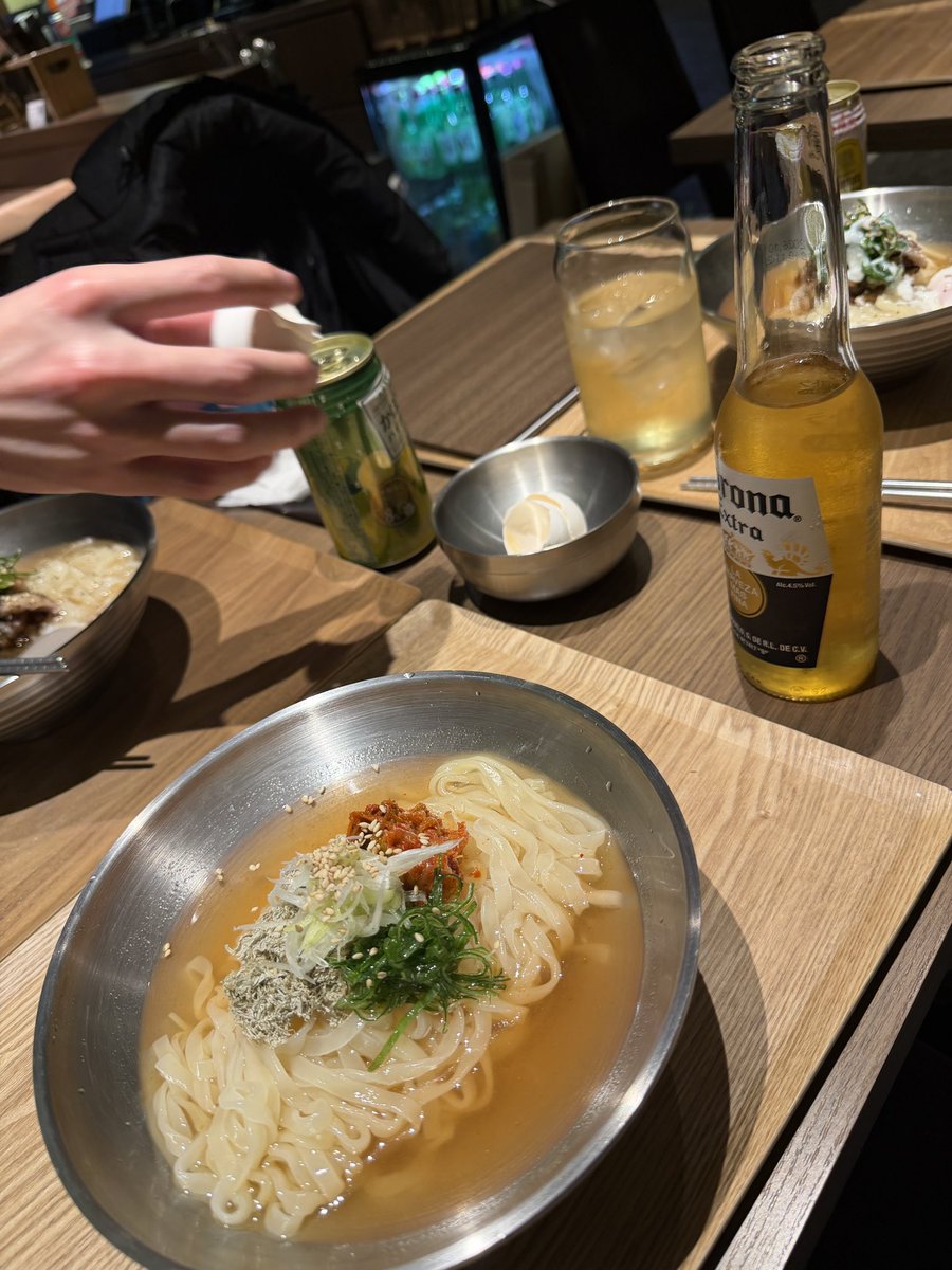 yu____1204's tweet photo. やっぱり酒飲んだらネギキム冷麺にとろろ昆布 https://t.co/yAsxzaPqM2