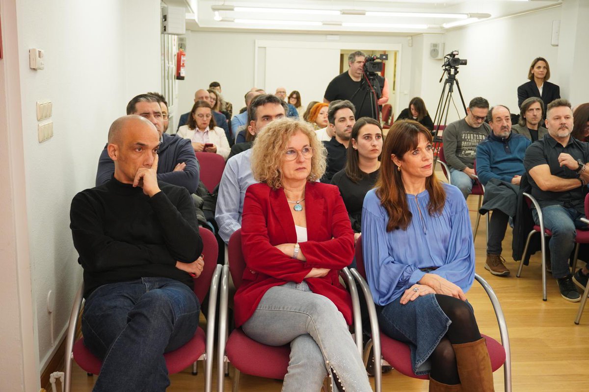 metxebarria_vg's tweet photo. 🏘️ Jornada sobre la Ley de Medidas Urgentes de Vivienda, Suelo y Urbanismo.

He defendido con claridad que la vivienda no puede estar al servicio de la especulación. Debe estar al servicio de la ciudadanía.

Vitoria-Gasteiz es referente en vivienda protegida porque hemos planificado suelo, impulsado alquiler público y priorizado el interés general.

Garantizar el derecho a la vivienda es una cuestión de igualdad, oportunidades y futuro.

#vitoriagasteiz #gasteiz #vivienda #viviendapublica