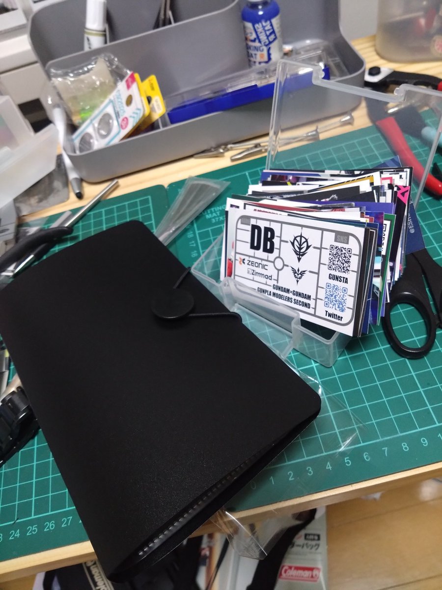 今まで頂いたモデラー名刺整理してたんだけどファイル1個じゃ収まらんかった∑
近々全部収まるようにファイル買ってこよ！