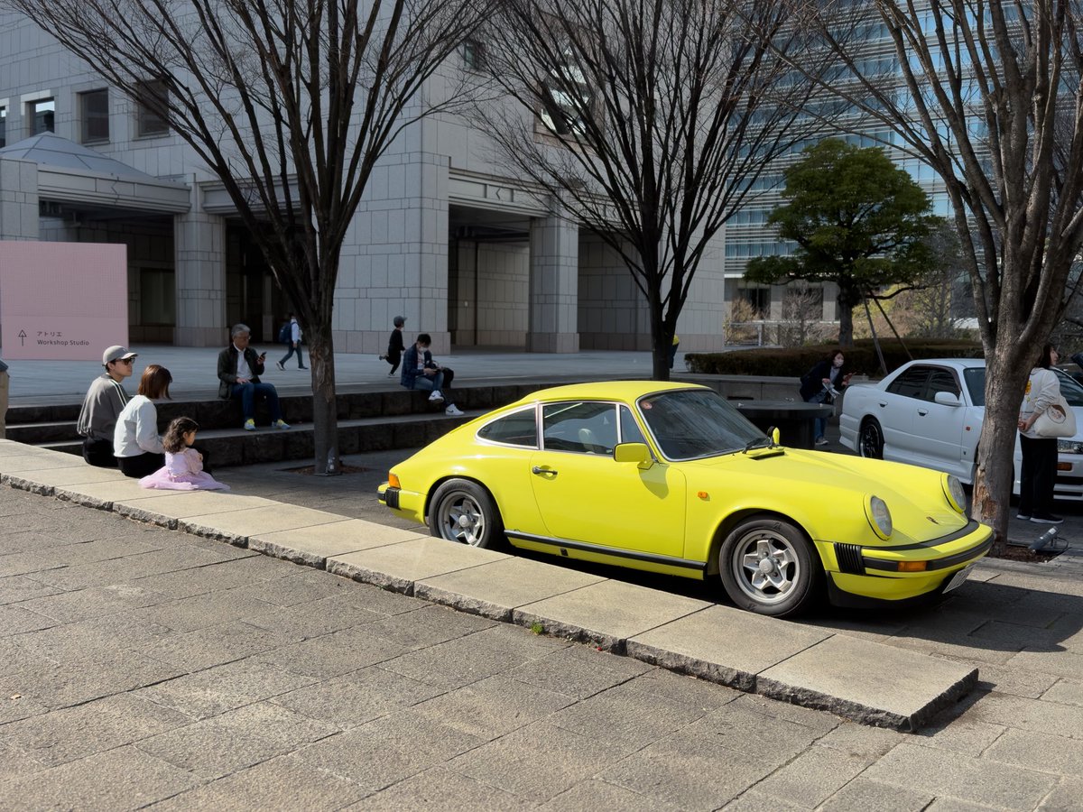 BWV988_var30's tweet image. シビックなどコンパクトカー軍団

やっぱり最後は911
911S
空冷ポルシェは一周する意匠のブレーキランプの間部分のPORSCHE
これが空冷ポルシェの証でしょう
#civic
#Porsche #911S