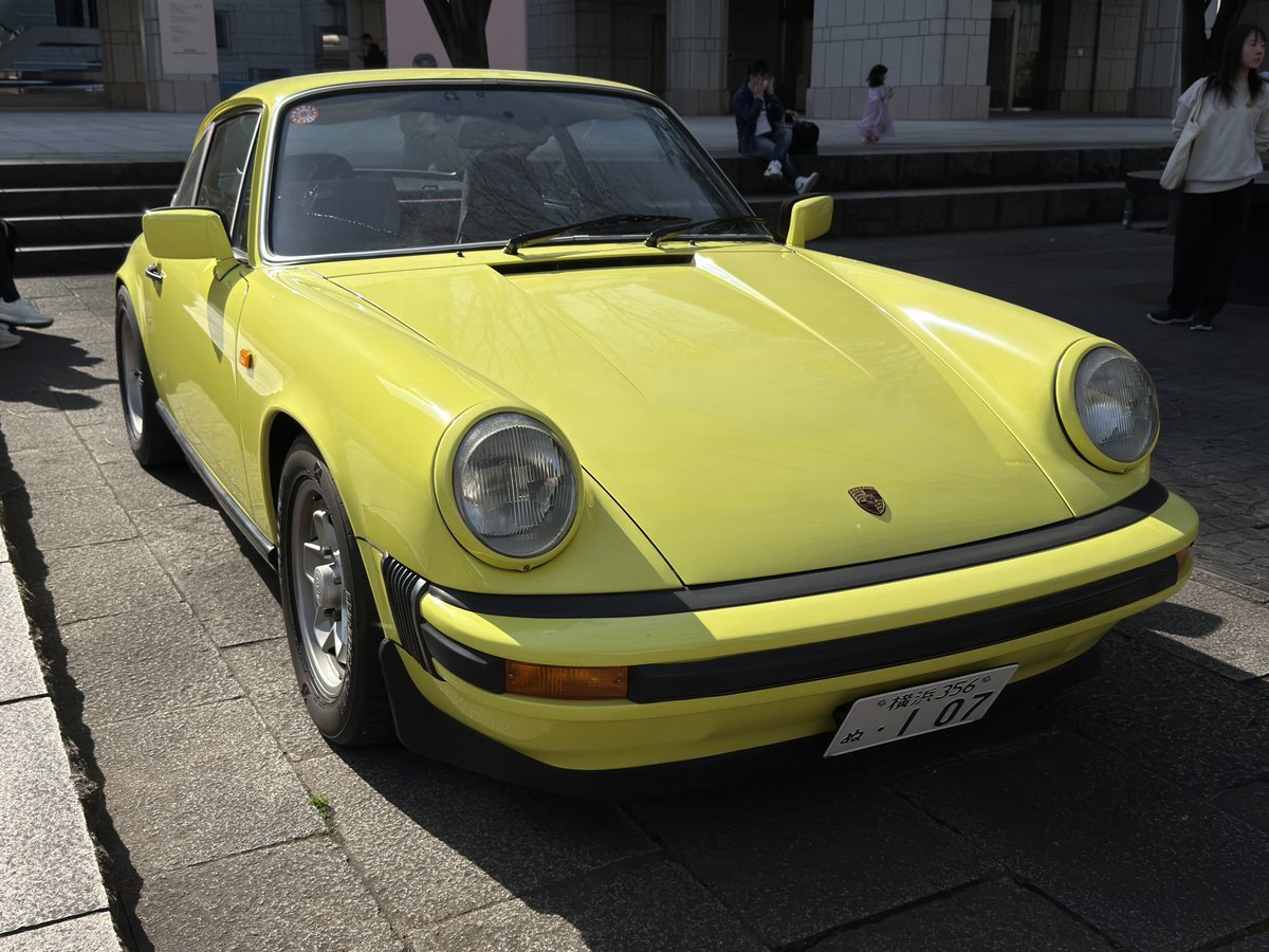 BWV988_var30's tweet image. シビックなどコンパクトカー軍団

やっぱり最後は911
911S
空冷ポルシェは一周する意匠のブレーキランプの間部分のPORSCHE
これが空冷ポルシェの証でしょう
#civic
#Porsche #911S