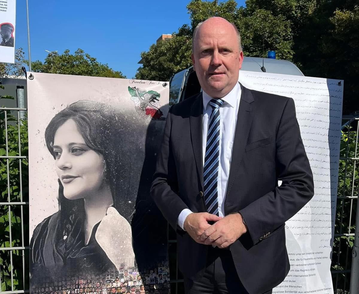 uwe becker tweet media