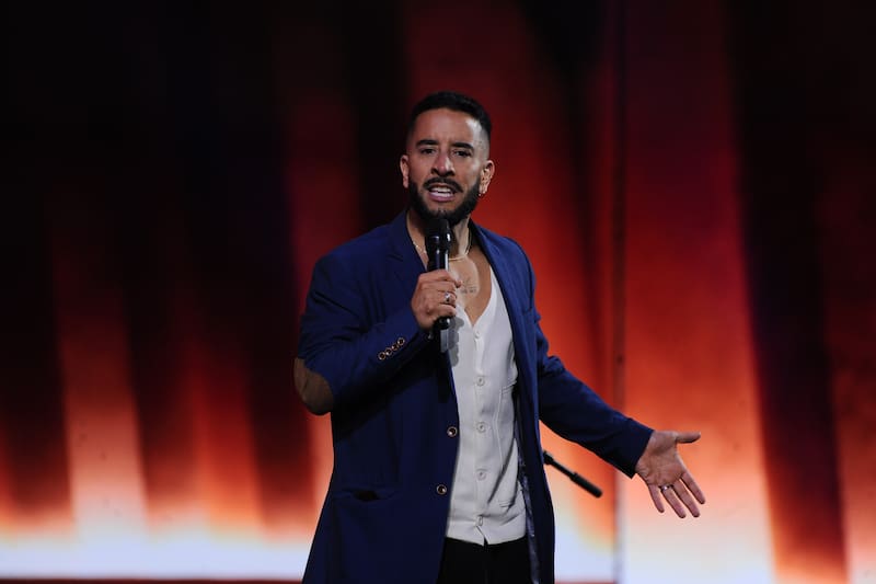 perro contento tweet media