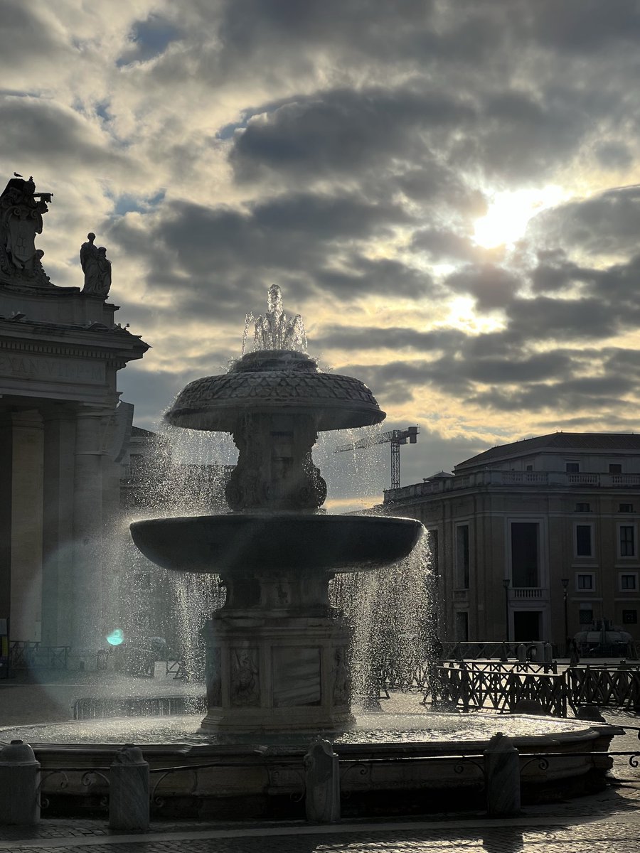 colmflynnire's tweet photo. St. Peter’s Square at 7:30am this morning. https://t.co/vW9KlmsKaJ