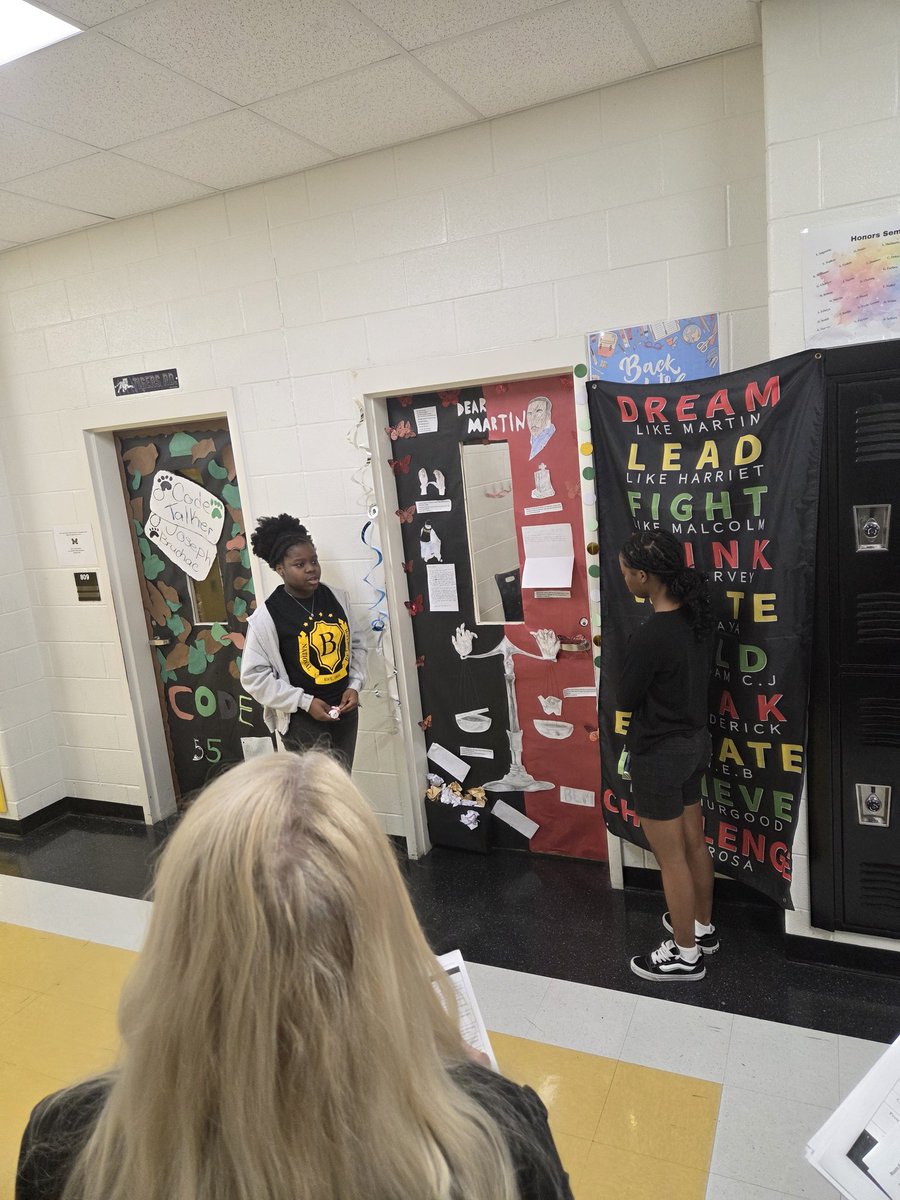 CynthiaByron4's tweet photo. Reading is how we borrow courage from the past, wisdom from the present, and hope for the future. @MMS_HCS #InfluenceMatters #WarHawksRead https://t.co/W5ibjucAwp