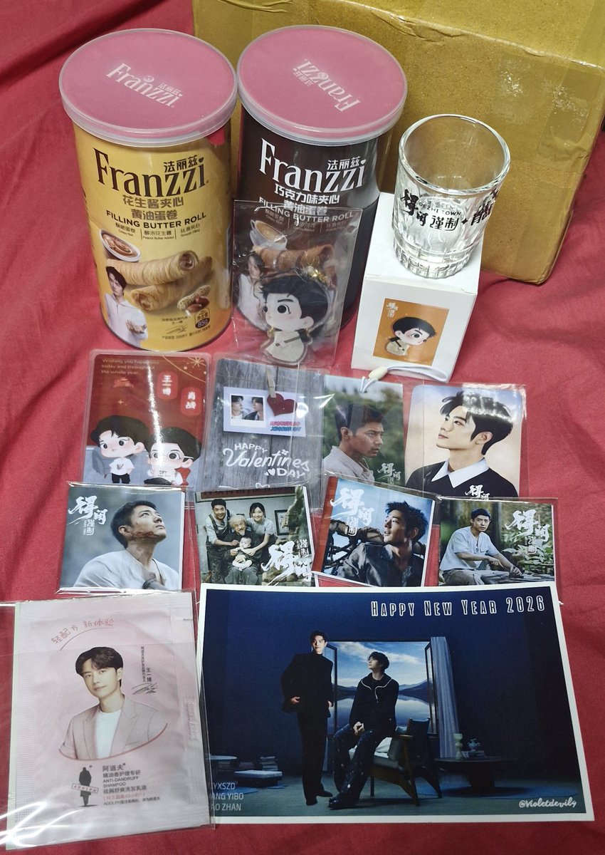 ได้รับขนมและ gw จากพี่วีแล้วนะคะ ขอบคุณมากๆเลย ที่น่ารักกับฟาตลอดเลอออ พี่เสี่ยวโม่น่ารักมากๆ ทุกชิ้นเลย ชอบมากๆ ขอบคุณนะคะ 😍😍😍
#กอวเสี่ยวโม่ #DevilgiveU 
#valentinesdaywithBozhan 
#BozhanChineseNewYear