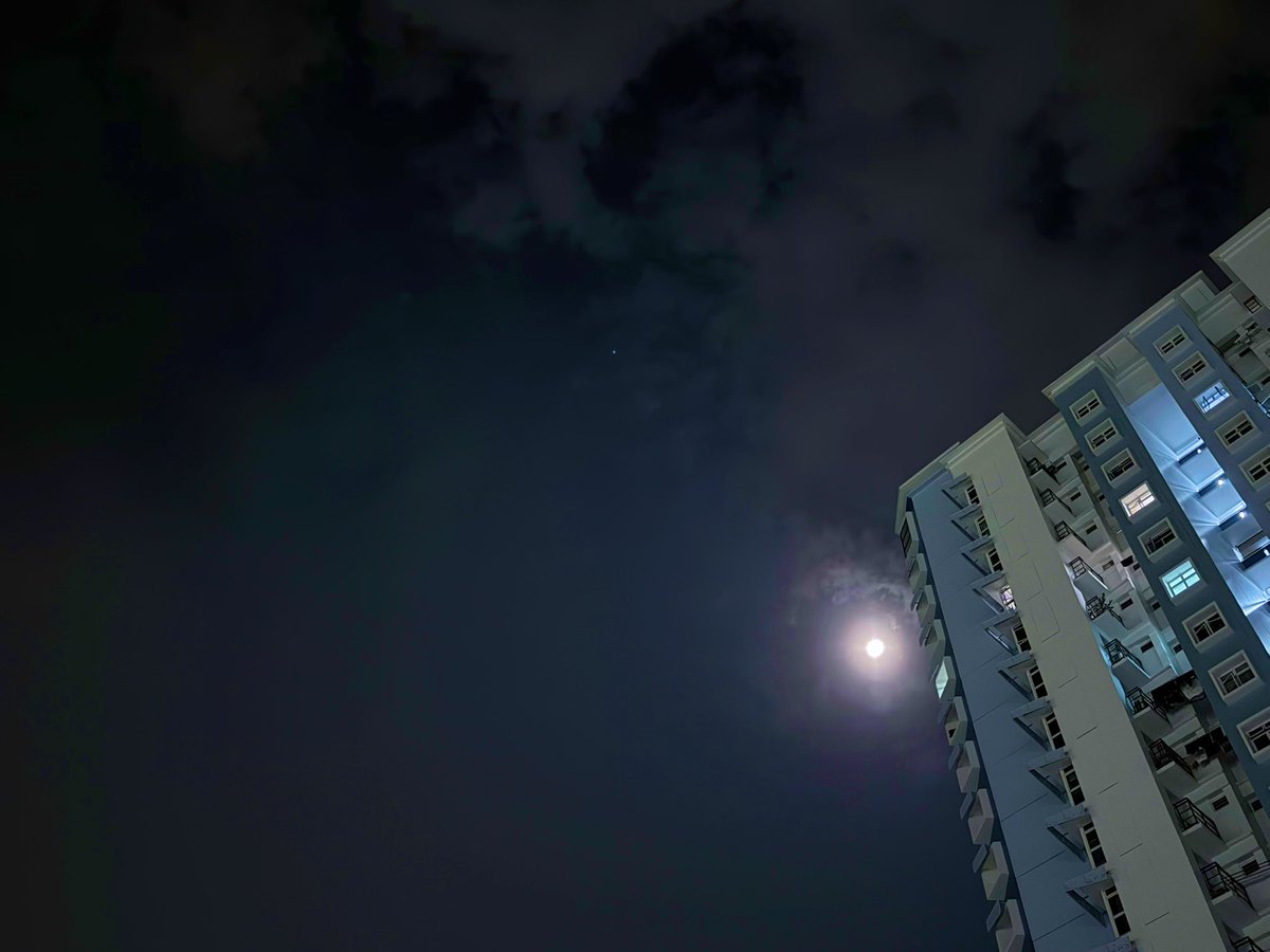 My kind of date night <a href="/chiyaan/">Vikram</a> papps..,,, 
Neenga eppadi ? Date nights with the love of your life …,,, don’t need to be fancy. All it takes is two people madly in love..,,,and boom 💥 sparks everywhere 🧨 ..,,,True luxury is being wrapped in his arms..,,,, or lying on her